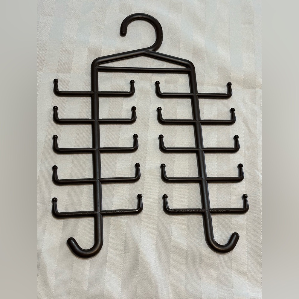 Brown Plastic Tie Hanger (Good Condition)